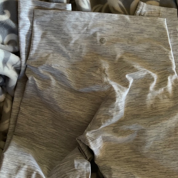 Lululemon wonder under leggings - Picture 5 of 6